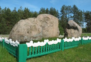 Камень в деревне Городок