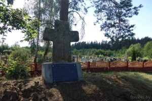 каменный крест в Любани
